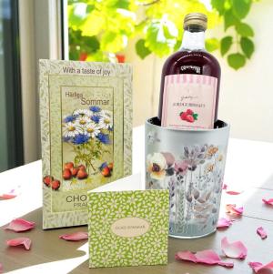 Presentset Härliga Sommar (Chokladpraliner, saft, ljuslykta & kort)